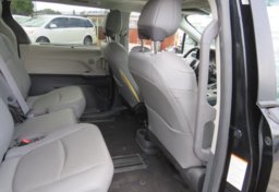 2022 Toyota Sienna - Image 40