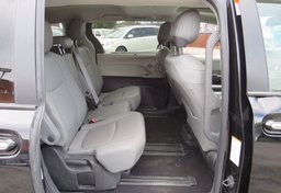 2022 Toyota Sienna - Image 41