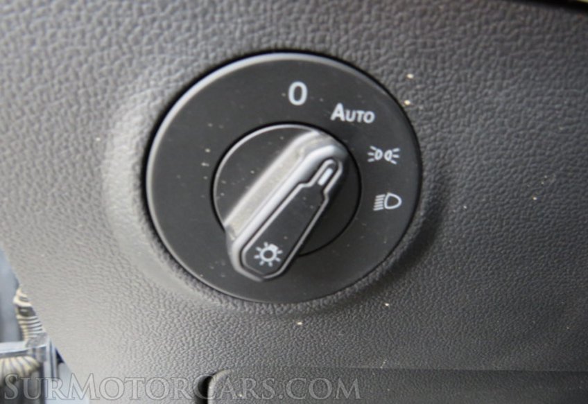 2022 Volkswagen Taos - Image 40