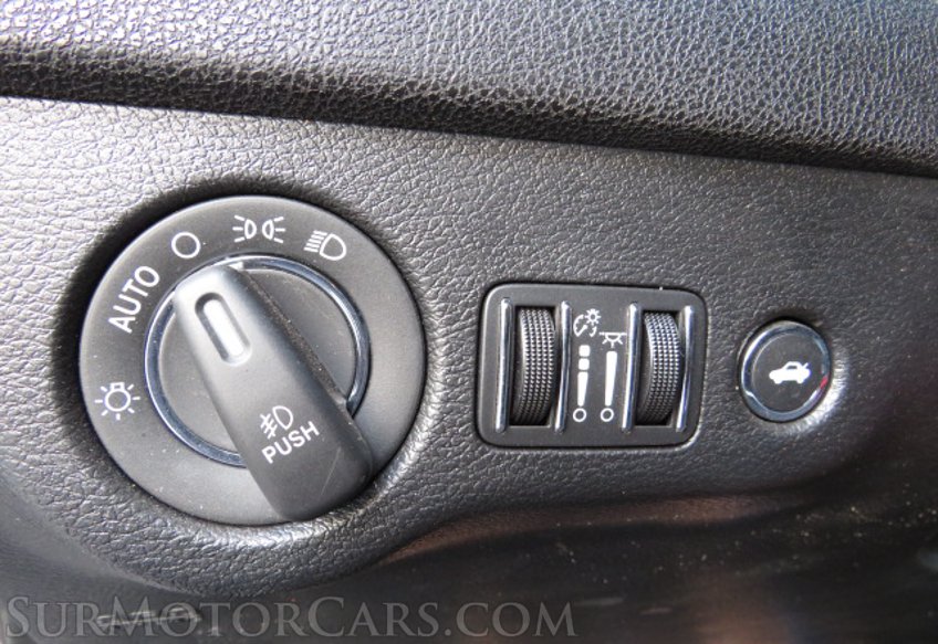 2021 Chrysler 300 - Image 38