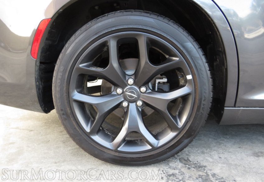 2021 Chrysler 300 - Image 17