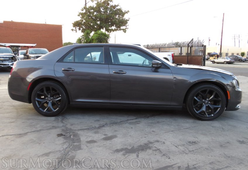 2021 Chrysler 300 - Image 11