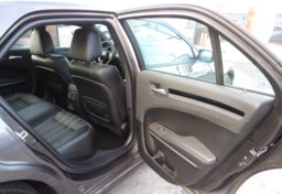 2021 Chrysler 300 - Image 23