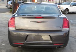 2021 Chrysler 300 - Image 10