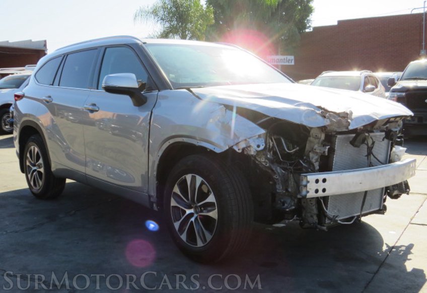 2022 Toyota Highlander - Image 4