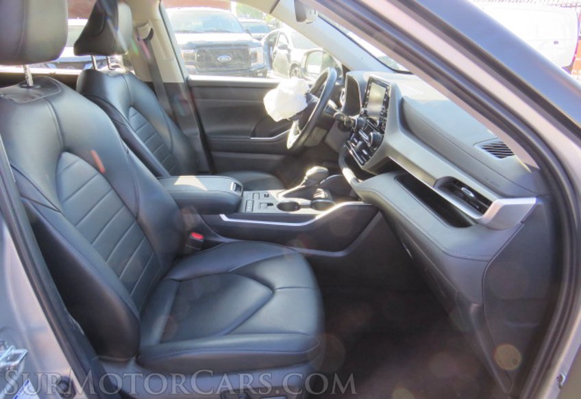 2022 Toyota Highlander - Image 28