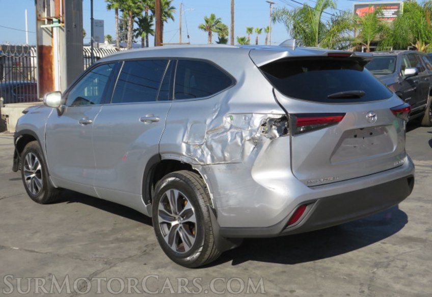 2022 Toyota Highlander - Image 10