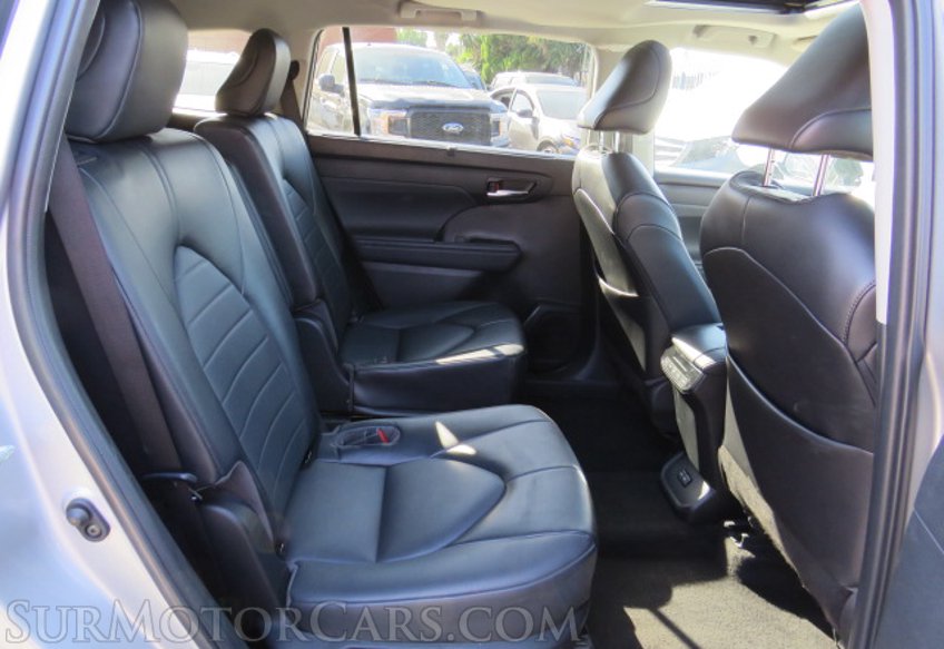 2022 Toyota Highlander - Image 30