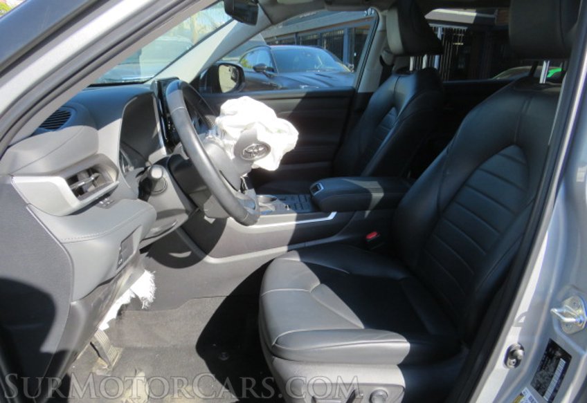 2022 Toyota Highlander - Image 27