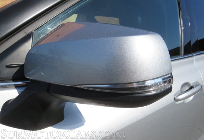 2022 Toyota Highlander - Image 16