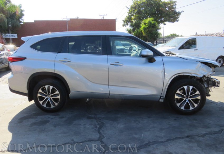 2022 Toyota Highlander - Image 5