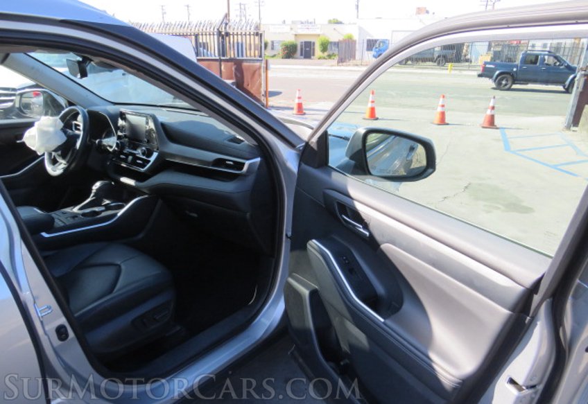 2022 Toyota Highlander - Image 22