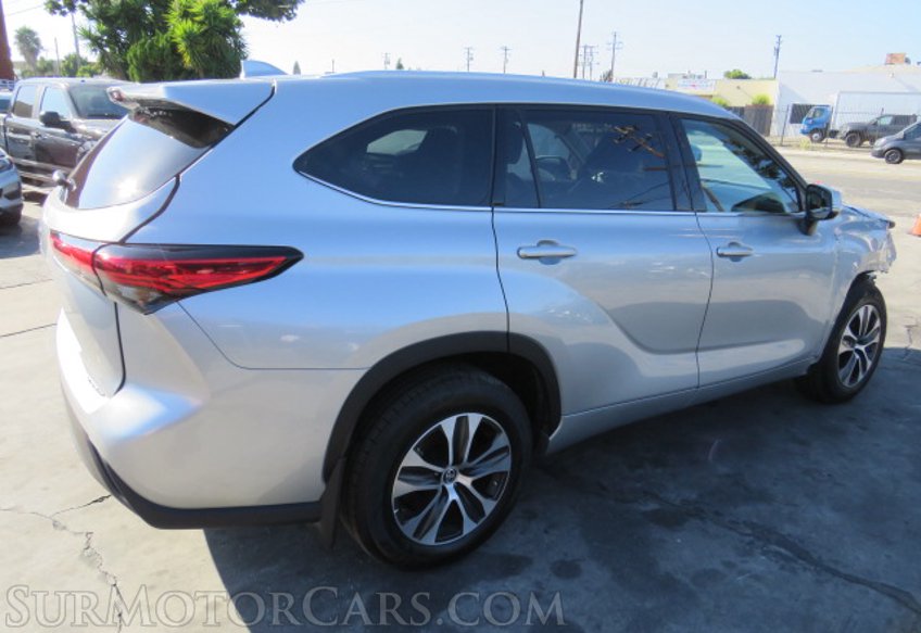 2022 Toyota Highlander - Image 7