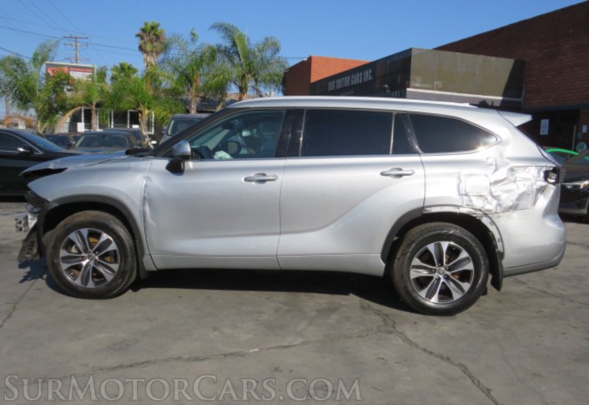 2022 Toyota Highlander - Image 6