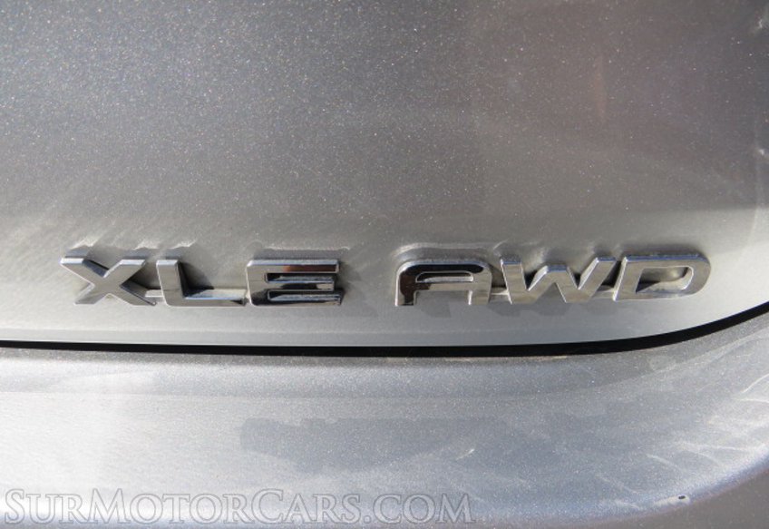 2022 Toyota Highlander - Image 17