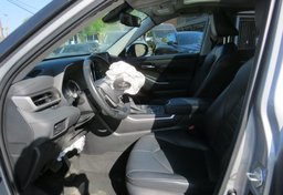 2022 Toyota Highlander - Image 25