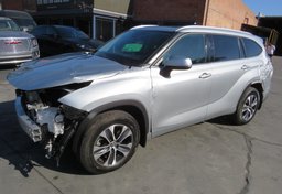 2022 Toyota Highlander - Image 1