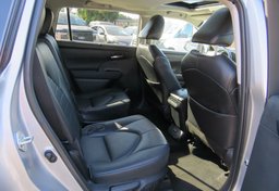 2022 Toyota Highlander - Image 32