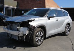 2022 Toyota Highlander - Image 3