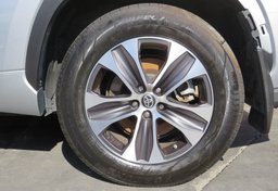 2022 Toyota Highlander - Image 20