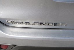 2022 Toyota Highlander - Image 18