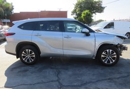 2022 Toyota Highlander - Image 5