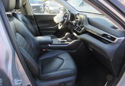 2022 Toyota Highlander - Image 26