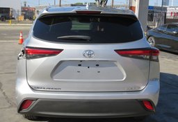 2022 Toyota Highlander - Image 11