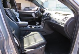 2020 Jeep Grand Cherokee - Image 24