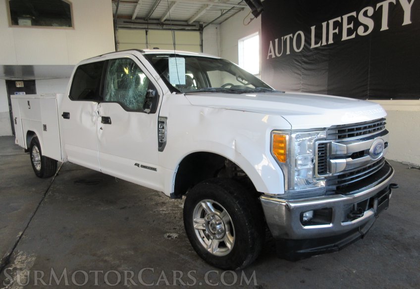 2017 Ford Super Duty F-350 SRW - Image 2