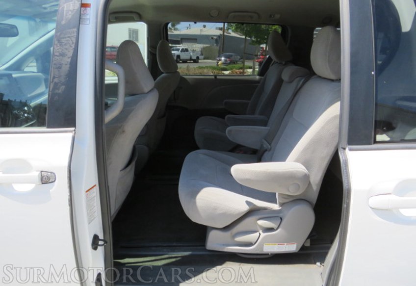2015 Toyota Sienna - Image 32