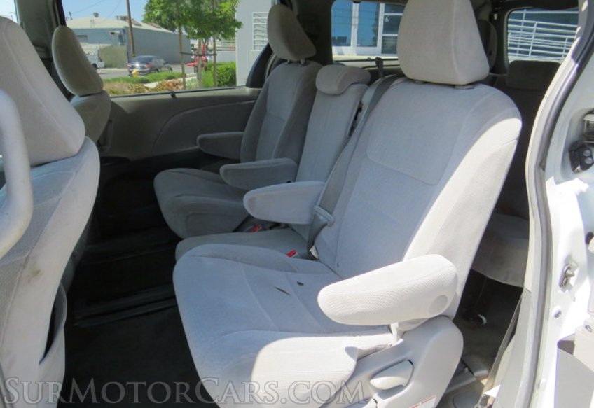 2015 Toyota Sienna - Image 23