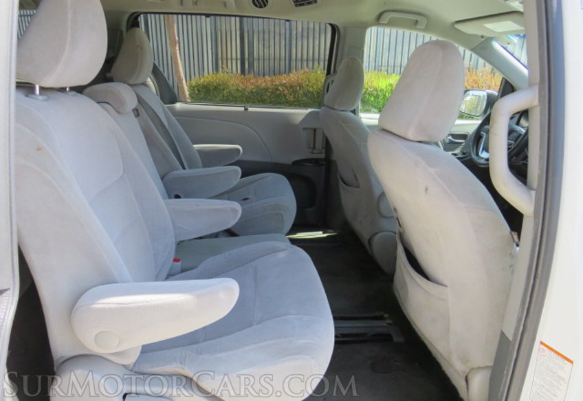 2015 Toyota Sienna - Image 27