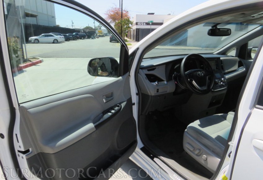 2015 Toyota Sienna - Image 22