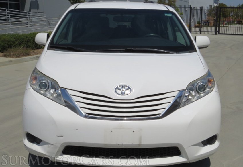 2015 Toyota Sienna - Image 11
