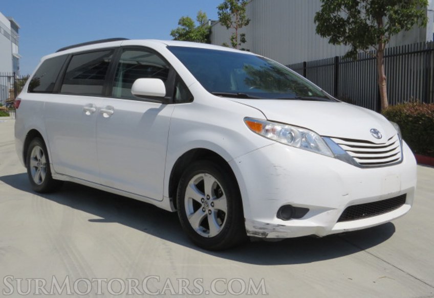 2015 Toyota Sienna - Image 4