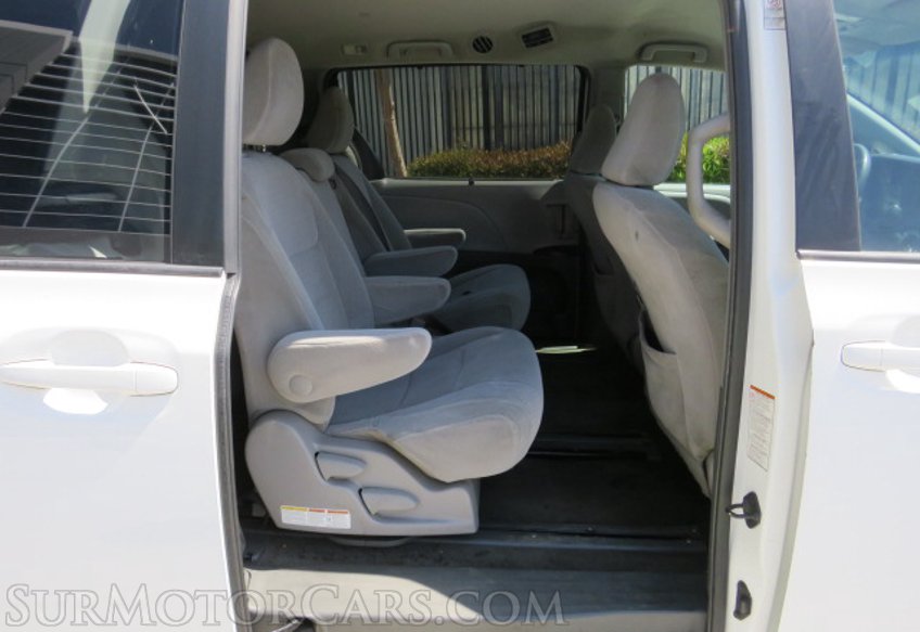 2015 Toyota Sienna - Image 29