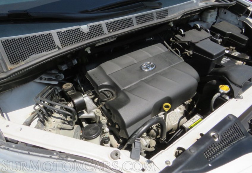 2015 Toyota Sienna - Image 51