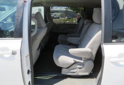 2015 Toyota Sienna - Image 32