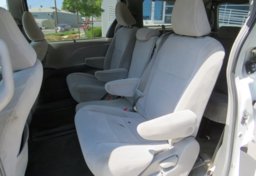 2015 Toyota Sienna - Image 23