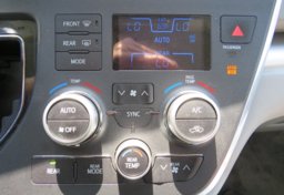 2015 Toyota Sienna - Image 38