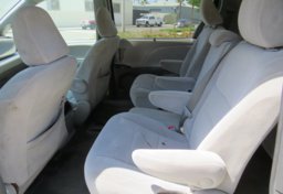 2015 Toyota Sienna - Image 26