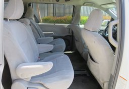 2015 Toyota Sienna - Image 27