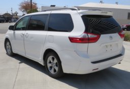 2015 Toyota Sienna - Image 6