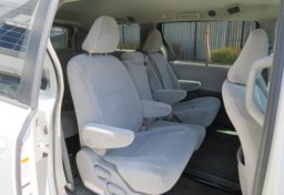 2015 Toyota Sienna - Image 30