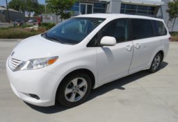 2015 Toyota Sienna - Image 1