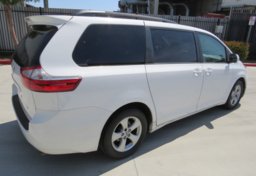 2015 Toyota Sienna - Image 7