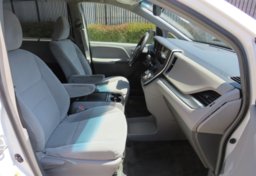 2015 Toyota Sienna - Image 21