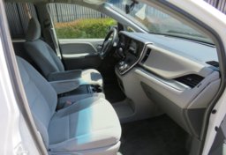 2015 Toyota Sienna - Image 25