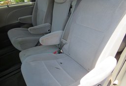 2015 Toyota Sienna - Image 31